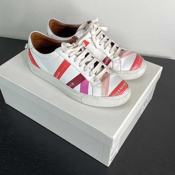 Givenchy Sneakers - Picture 3 of 8